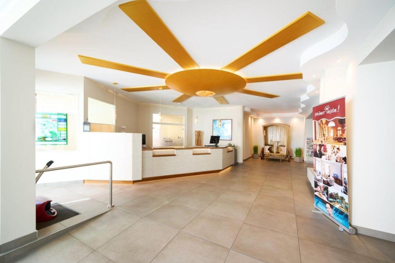 Strandhotel Prinz Von Preussen Зиновиц Екстериор снимка